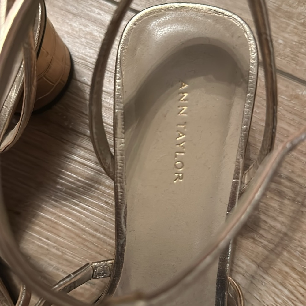 Ann Taylor Gold block-heeled Sandals Size 8 - Picture 4 of 8